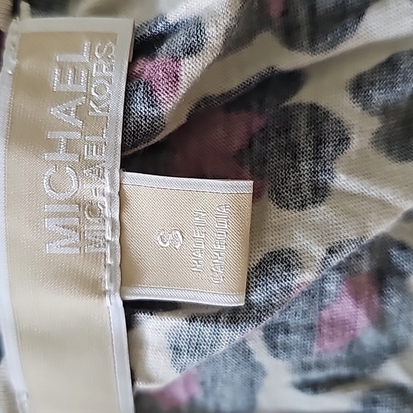 Animal print Top with 3/4 flair sleeves - Picture 3 of 3